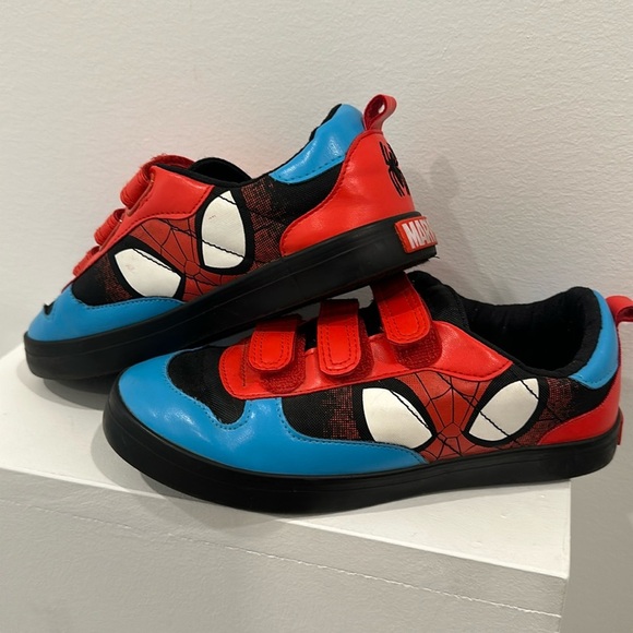 AUTHENTIC MARVEL SPIDER MAN SHOES SIZE 2 - Picture 1 of 10